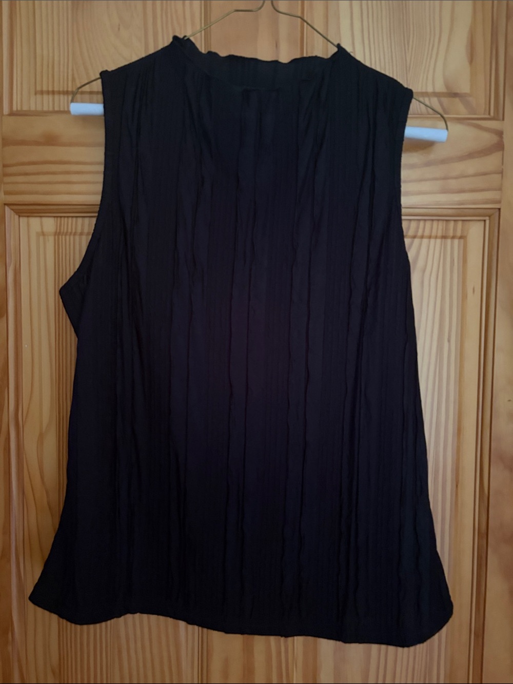 Women's Sleeveless, lightweight Textured Black Tank Top